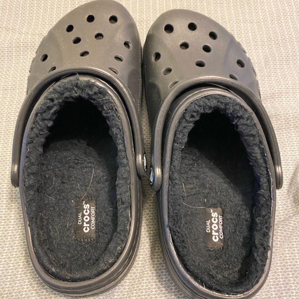 Crocs - black fur lined - Women size 10